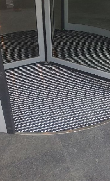 rounded entrance mat